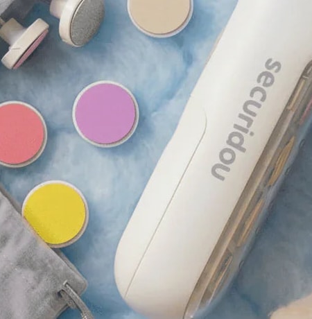 Attachments colour-coded by age, next to the Securidou electric nail file